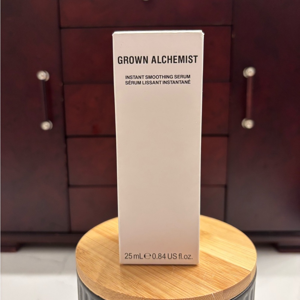 Grown Alchemist Instant Smoothing - Black and White Packaging - Picture 2 of 5